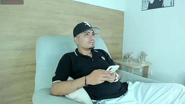 Snapshot of OwenStonne_ chatting on 10-30-25, 04:25 OwenStonne online show from 10-30-25, 04:25