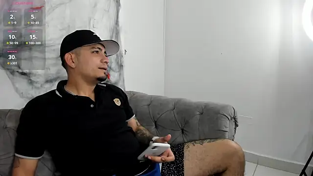 Snapshot of OwenStonne_ chatting on 10-31-25, 04:13 OwenStonne online show from 10-31-25, 04:13