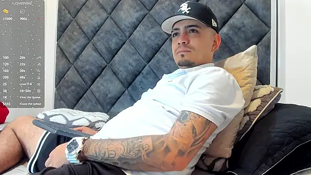 Snapshot of OwenStonne_ chatting on 11-18-25, 11:47 OwenStonne online show from 11-18-25, 11:47