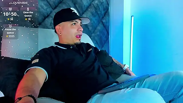 Snapshot of OwenStonne_ chatting on 11-30-25, 12:31 OwenStonne online show from 11-30-25, 12:31