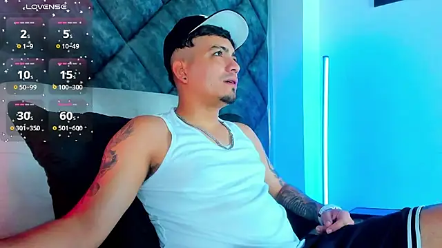 Snapshot of OwenStonne_ chatting on 12-01-25, 01:05 OwenStonne online show from 12-01-25, 01:05