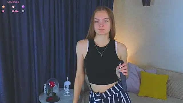 Snapshot of LouisaChaobal chatting on 10-25-25, 01:13 LouisaChaobal online show from 10-25-25, 01:13