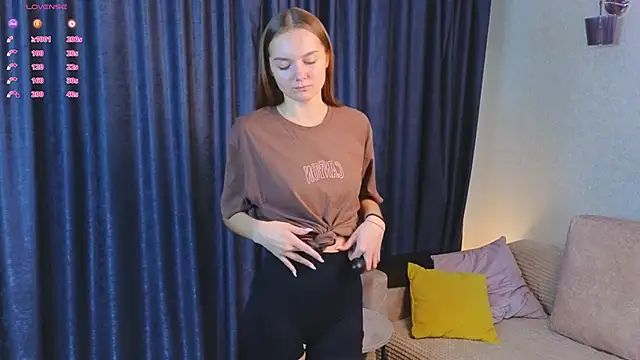 Snapshot of LouisaChaobal chatting on 10-27-25, 01:31 LouisaChaobal online show from 10-27-25, 01:31