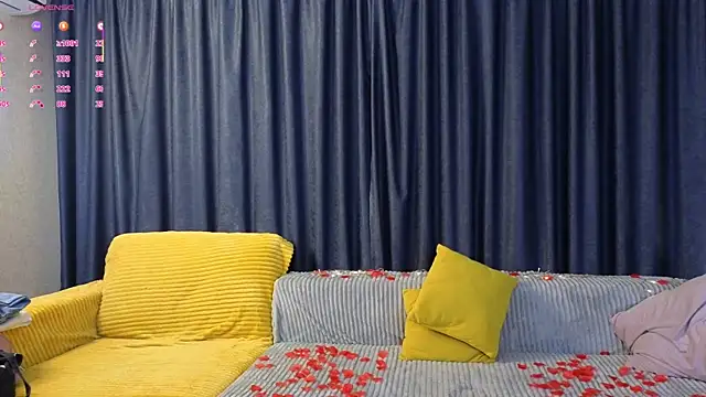 Snapshot of LouisaChaobal chatting on 11-18-25, 01:44 LouisaChaobal online show from 11-18-25, 01:44