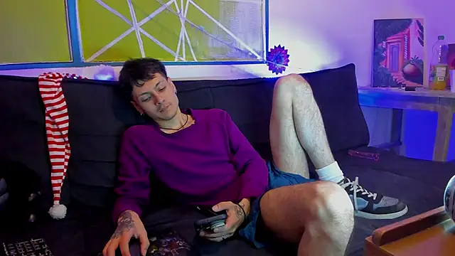 Snapshot of Dioniso_guy8 chatting on 12-19-25, 08:38 Dioniso guy8 online show from 12-19-25, 08:38