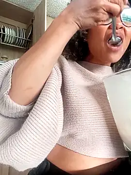 BiiancaEstradaa online show from 02-08-26, 09:51