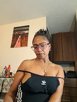 Snapshot of BiiancaEstradaa chatting on 04-24-26, 03:31 BiiancaEstradaa online show from 04-24-26, 03:31