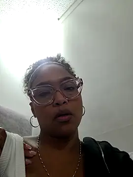 Snapshot of BiiancaEstradaa chatting on 05-16-26, 02:52 BiiancaEstradaa online show from 05-16-26, 02:52