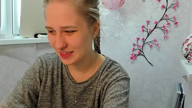 Snapshot of sofamuffin chatting on 04-14-26, 08:20 sofamuffin online show from 04-14-26, 08:20