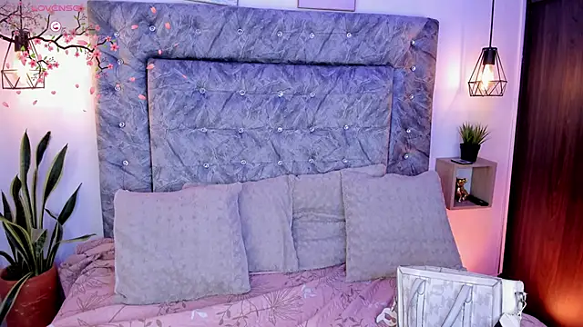 Seraphyne666 online show from 11-15-25, 07:43