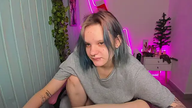 Elieiza xo online show from 12-15-25, 09:13