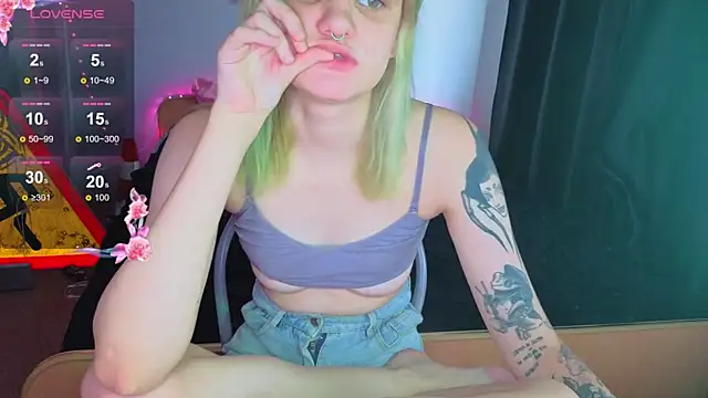 Snapshot of Elieiza_xo chatting on 06-15-26, 09:22 Elieiza xo online show from 06-15-26, 09:22
