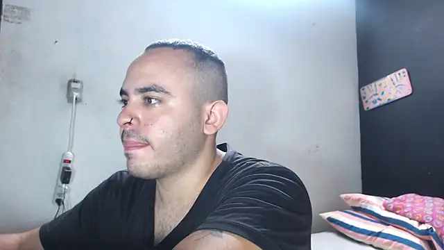 Snapshot of Ana_ThiagoxX chatting on 05-21-26, 03:57 Ana ThiagoxX online show from 05-21-26, 03:57