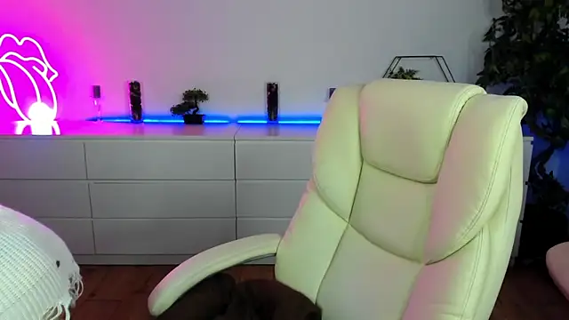 Anna Snows online show from 10-22-25, 05:52