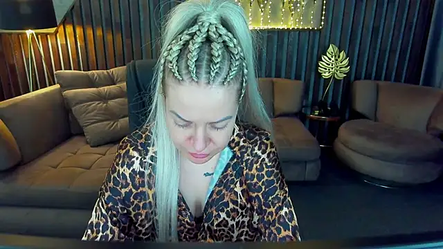 Anna Snows online show from 04-12-26, 04:56