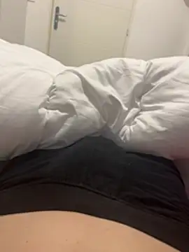 Snapshot of enzoyoungbisex chatting on 02-13-26, 08:38 enzoyoungbisex online show from 02-13-26, 08:38