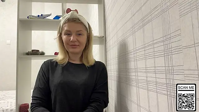 Blondie xoxoxo online show from 11-25-25, 02:50