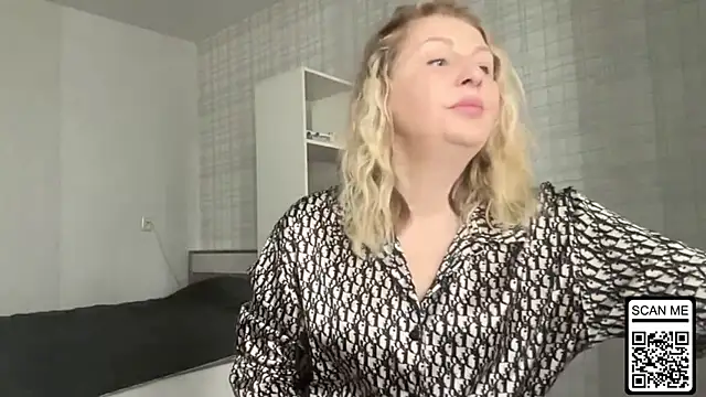 Blondie xoxoxo online show from 02-25-26, 10:14