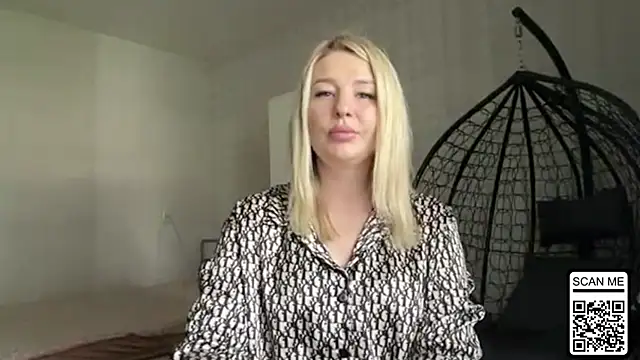 Snapshot of Blondie_xoxoxo chatting on 06-17-26, 08:39 Blondie xoxoxo online show from 06-17-26, 08:39