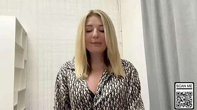 Snapshot of Blondie_xoxoxo chatting on 06-26-26, 10:58 Blondie xoxoxo online show from 06-26-26, 10:58