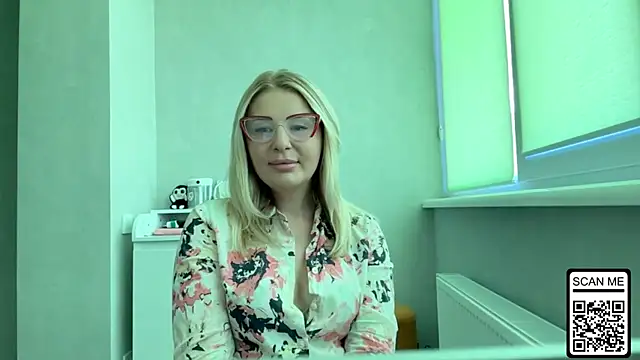 Snapshot of Blondie_xoxoxo chatting on 07-14-26, 10:21 Blondie xoxoxo online show from 07-14-26, 10:21