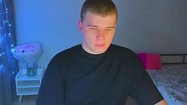 Snapshot of kittenmurr chatting on 10-20-25, 12:16 kittenmurr online show from 10-20-25, 12:16