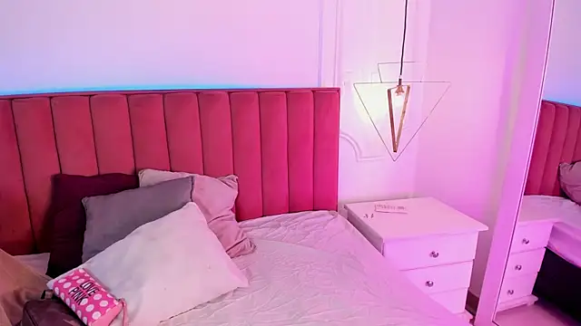 Tessa Sinclaire online show from 04-17-26, 08:34