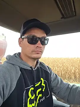 twistafatpipe online show from 10-25-25, 03:07