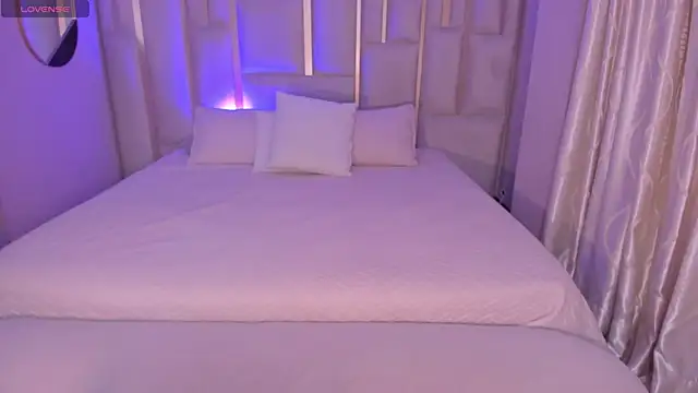 LizzCooper online show from 09-28-25, 03:45