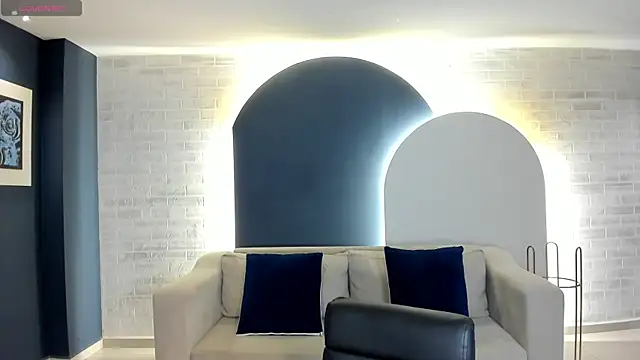 LizzCooper online show from 10-31-25, 04:02