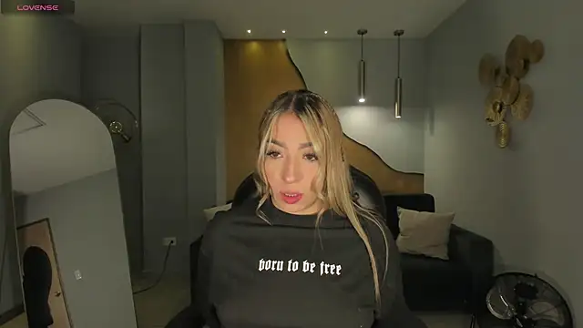 LizzCooper online show from 11-05-25, 04:12