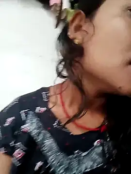 Snapshot of Chandni_Love143 chatting on 10-07-25, 05:26 Chandni Love143 online show from 10-07-25, 05:26