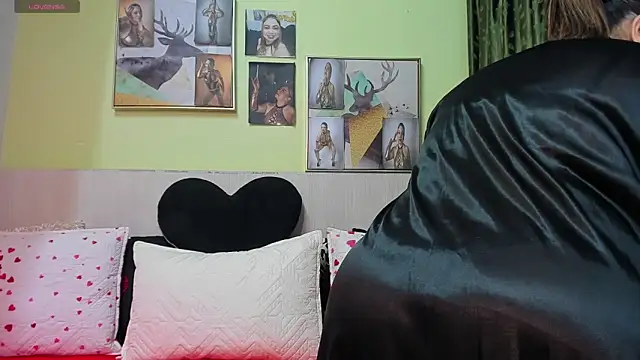 AtheneaArbelaez  online show from 01-10-26, 03:41