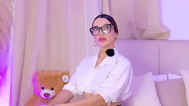 Bella-taylorr online show from 04-19-26, 06:35