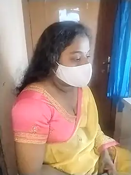 Snapshot of Megha_21 chatting on 10-13-25, 05:13 Megha 21 online show from 10-13-25, 05:13