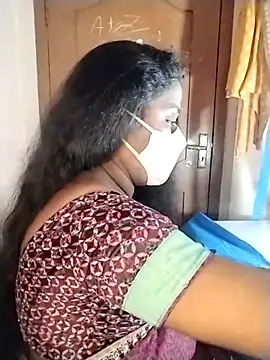 Snapshot of Megha_21 chatting on 10-27-25, 07:07 Megha 21 online show from 10-27-25, 07:07