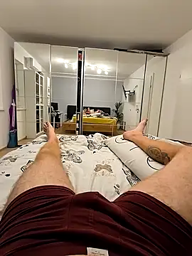 Snapshot of mikevanston chatting on 09-11-25, 06:08 mikevanston online show from 09-11-25, 06:08