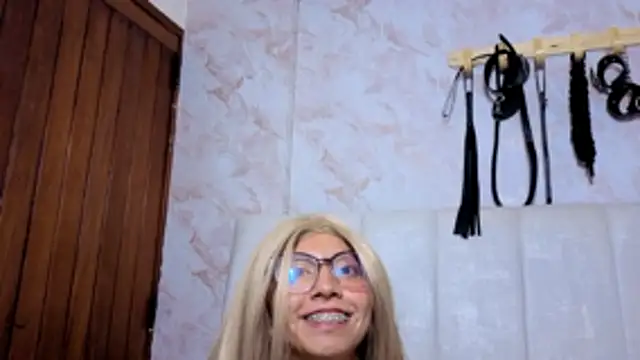 VioletxBloom online show from 12-18-25, 09:43