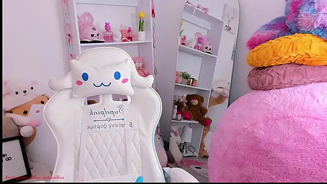 Snapshot of dolce_antonellaa chatting on 03-12-26, 02:39 dolce antonellaa online show from 03-12-26, 02:39