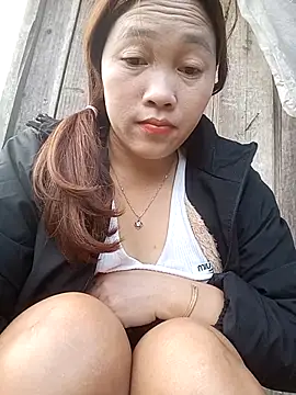 Snapshot of miumiu_00 chatting on 10-28-25, 01:31 miumiu 00 online show from 10-28-25, 01:31