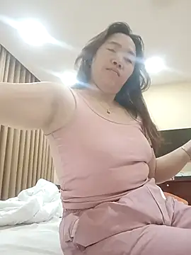 Snapshot of miumiu_00 chatting on 12-16-25, 10:48 miumiu 00 online show from 12-16-25, 10:48