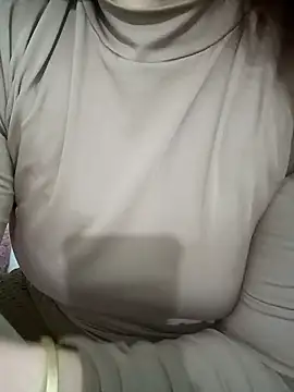 Snapshot of miumiu_00 chatting on 01-12-26, 01:27 miumiu 00 online show from 01-12-26, 01:27