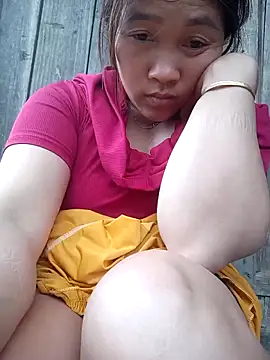 Snapshot of miumiu_00 chatting on 05-03-26, 05:24 miumiu 00 online show from 05-03-26, 05:24