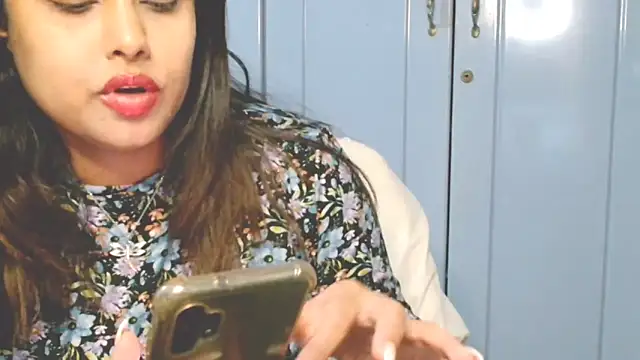 Indian GlowingMiax online show from 09-12-25, 06:52