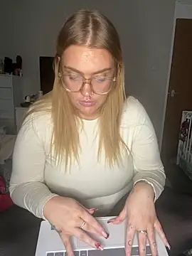 MysteriousMylaX online show from 12-17-25, 08:04