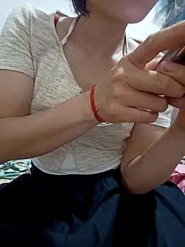 Snapshot of linda_bae00 chatting on 04-21-26, 12:34 linda bae00 online show from 04-21-26, 12:34