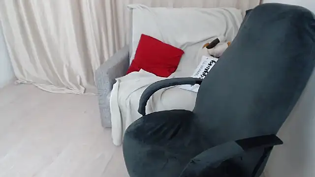 Snapshot of AdelinaLawson chatting on 03-19-25, 06:34 AdelinaLawson online show from 03-19-25, 06:34