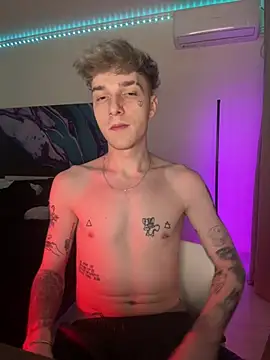 Snapshot of davesinner chatting on 02-19-26, 11:01 davesinner online show from 02-19-26, 11:01