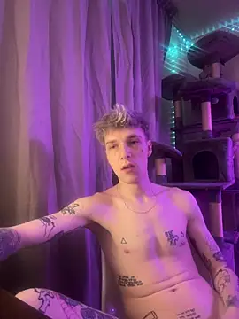 Snapshot of davesinner chatting on 02-22-26, 09:35 davesinner online show from 02-22-26, 09:35