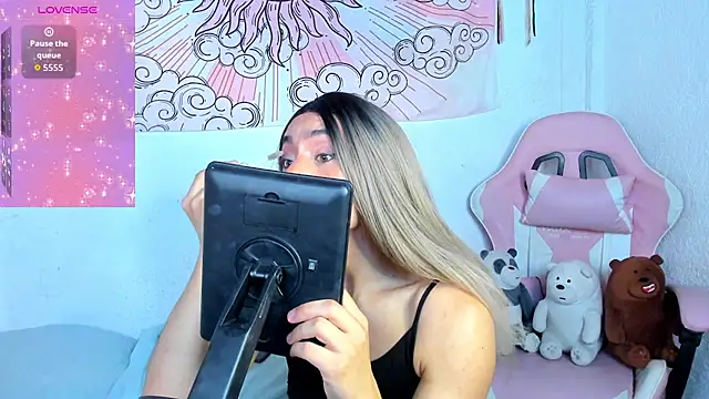 Snapshot of brihanna_cooper chatting on 05-16-26, 02:49 brihanna cooper online show from 05-16-26, 02:49